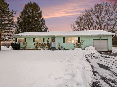 29 Amesbury Road, Rochester, NY 14623