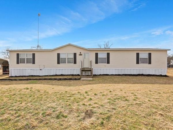247 N Lake Street , Axtell, TX 76624