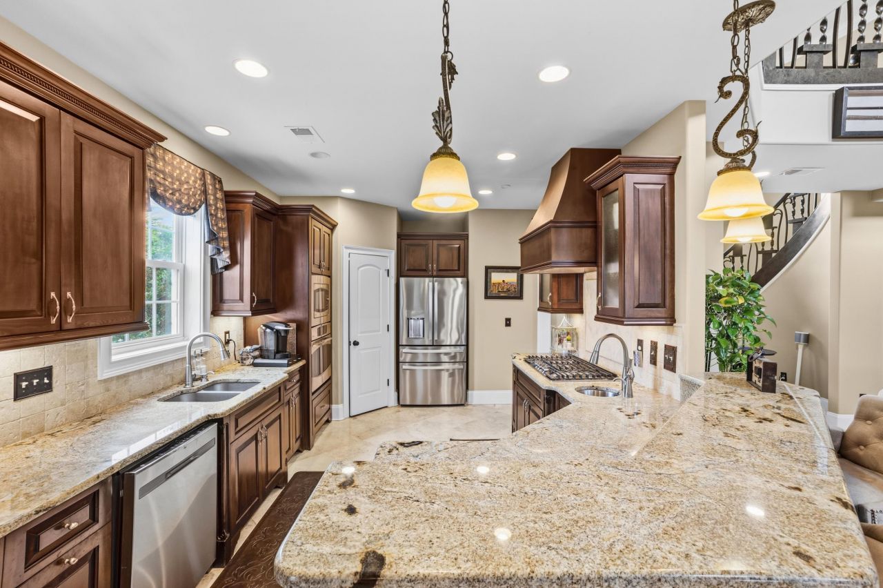 969 Bluffview Dr. Photo 17