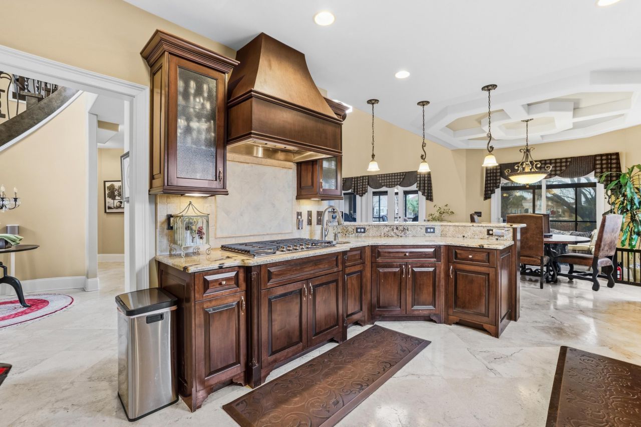 969 Bluffview Dr. Photo 21