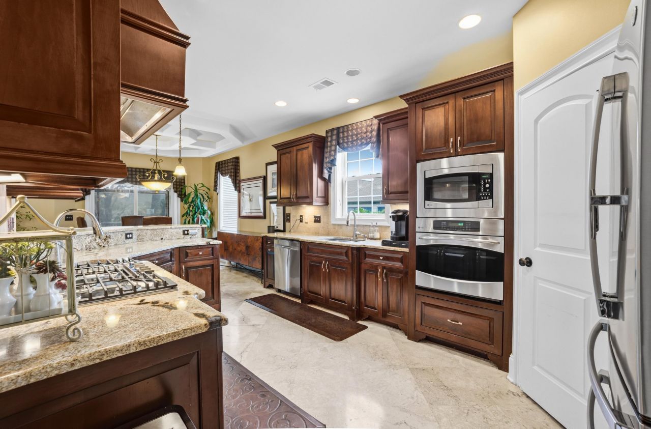 969 Bluffview Dr. Photo 22