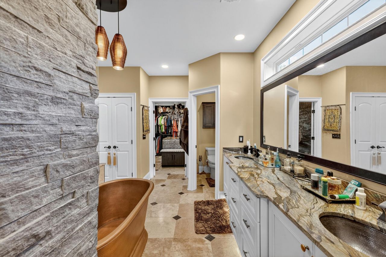 969 Bluffview Dr. Photo 28