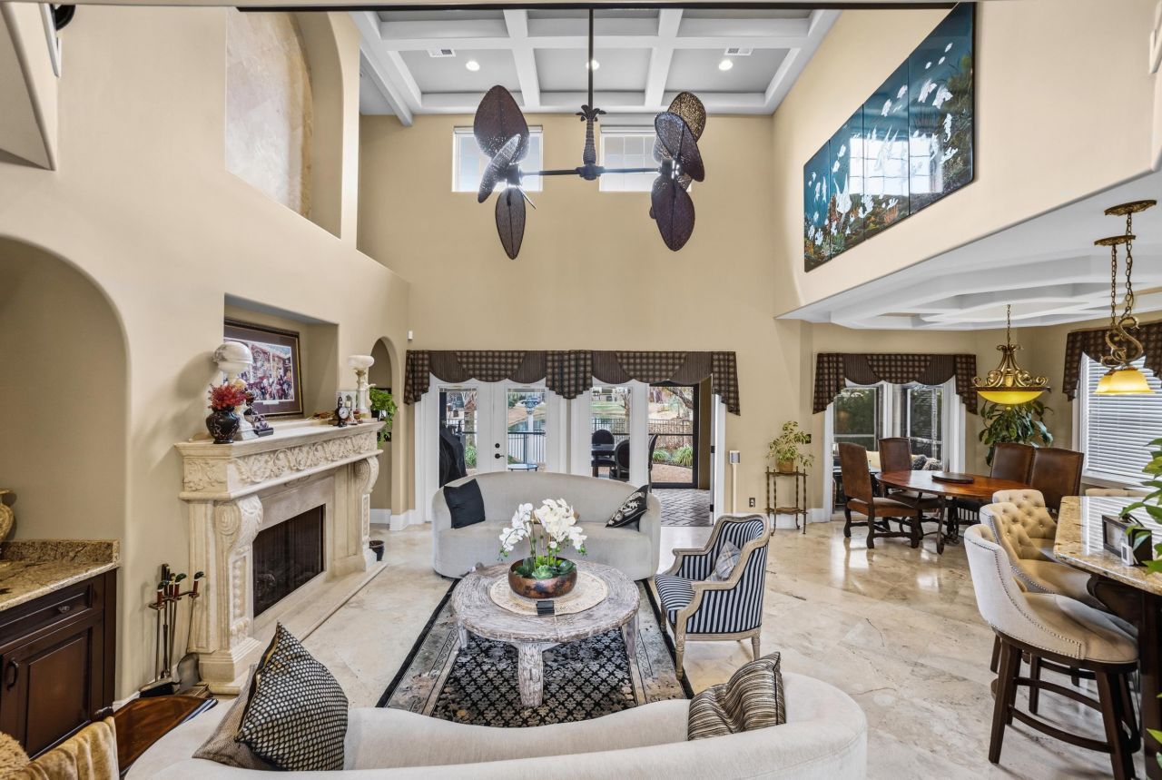 969 Bluffview Dr. Photo 4