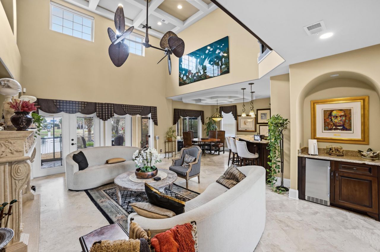 969 Bluffview Dr. Photo 5