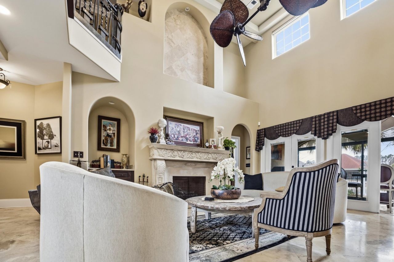 969 Bluffview Dr. Photo 6