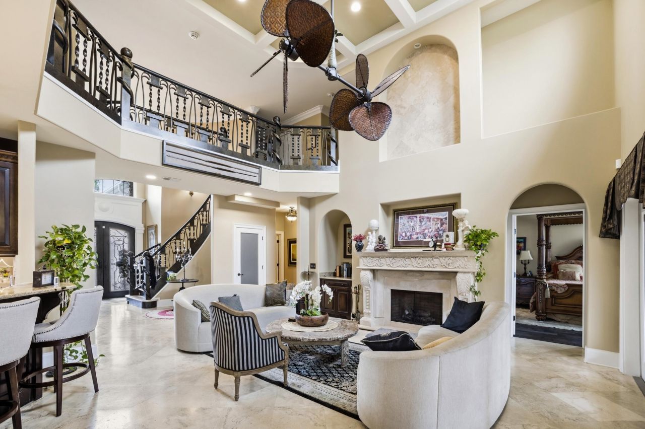 969 Bluffview Dr. Photo 8