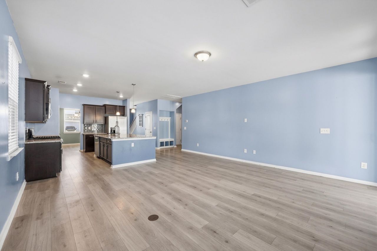 115 Juniata Loop Photo 11