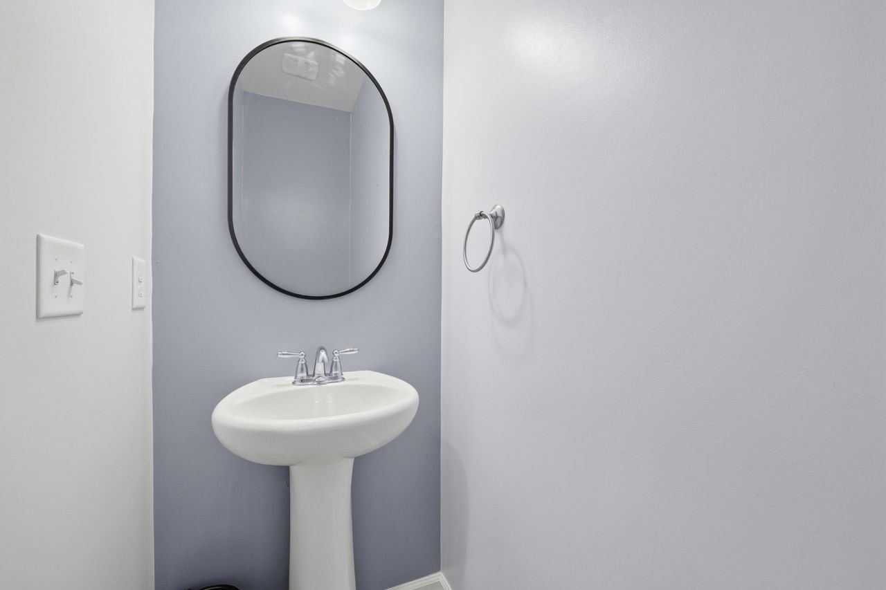 115 Juniata Loop Photo 12