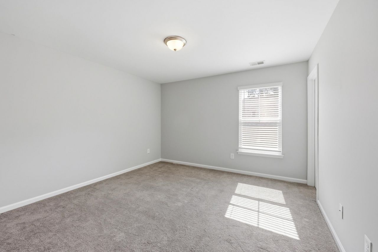 115 Juniata Loop Photo 12