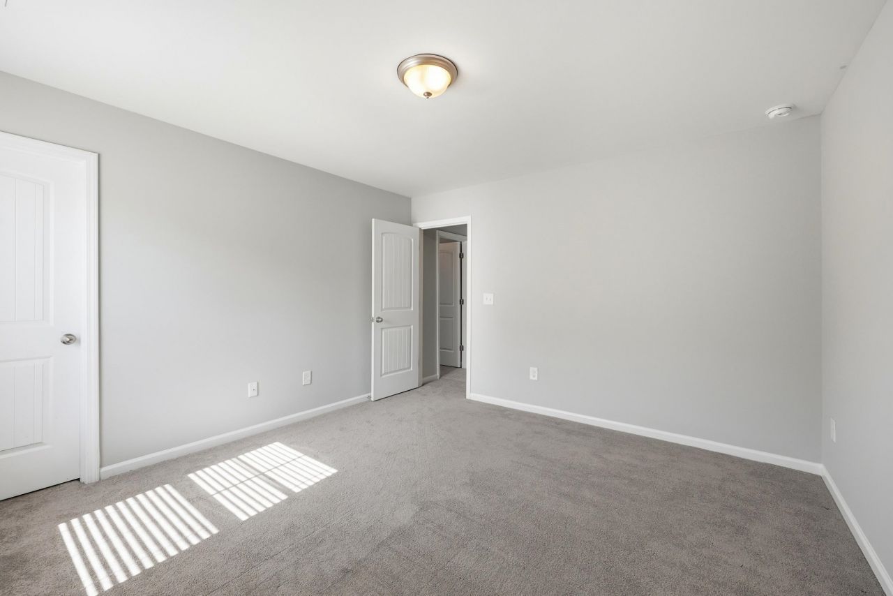 115 Juniata Loop Photo 13