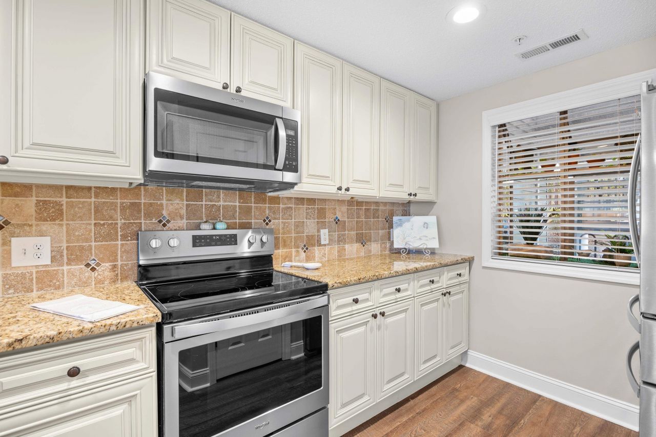 1401 Lighthouse Dr. Photo 8