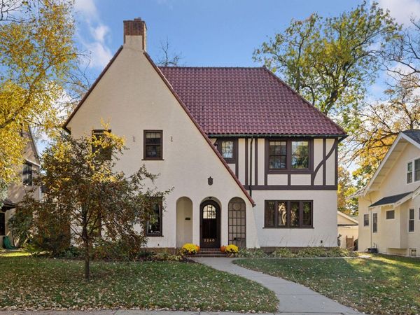 2260 Sargent Avenue, Saint Paul, MN 55105