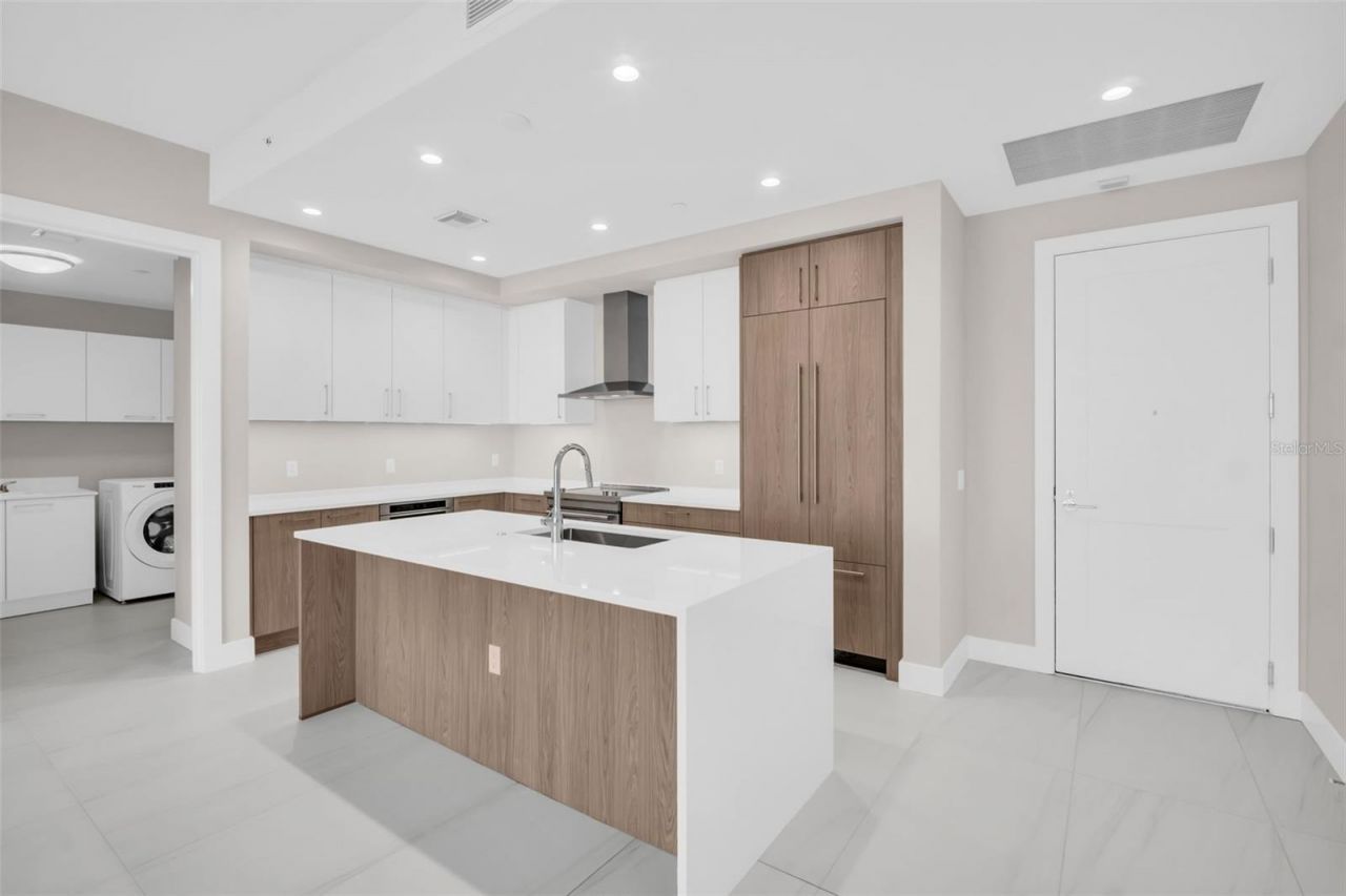 275 1st Avenue S, Unit 2708, Saint Petersburg, FL 33701 Photo