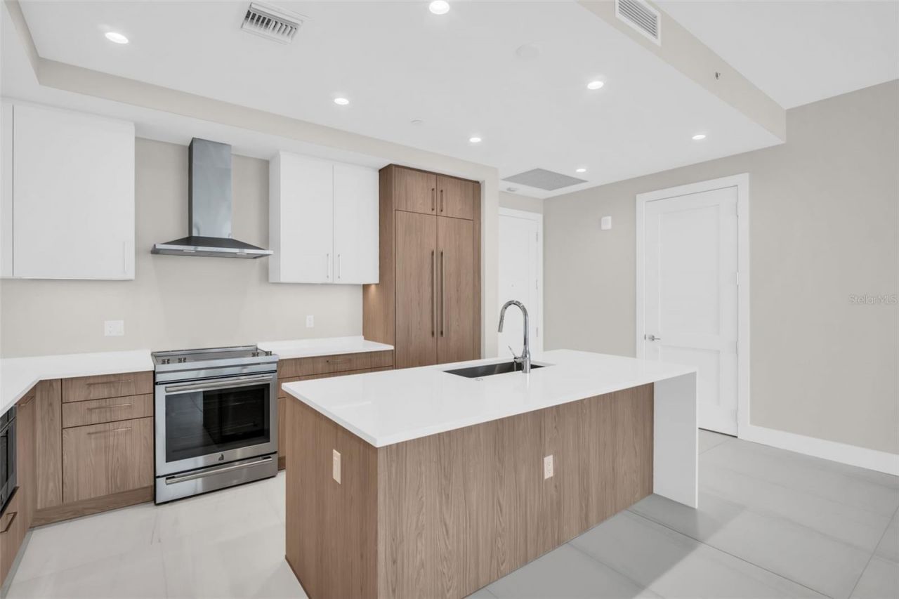 275 1st Avenue S, Unit 2708, Saint Petersburg, FL 33701 Photo