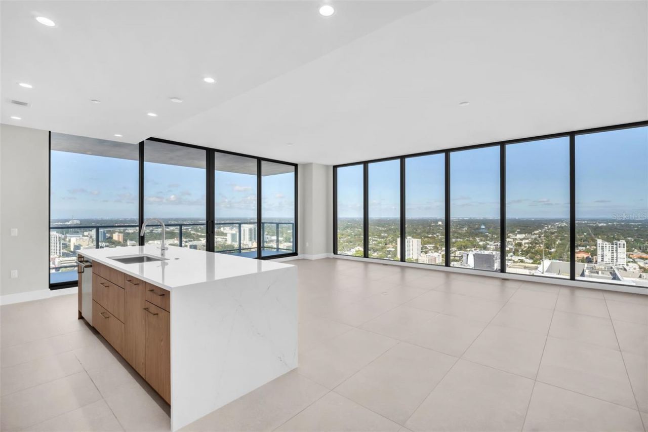 275 1st Avenue S, Unit 2708, Saint Petersburg, FL 33701 Photo