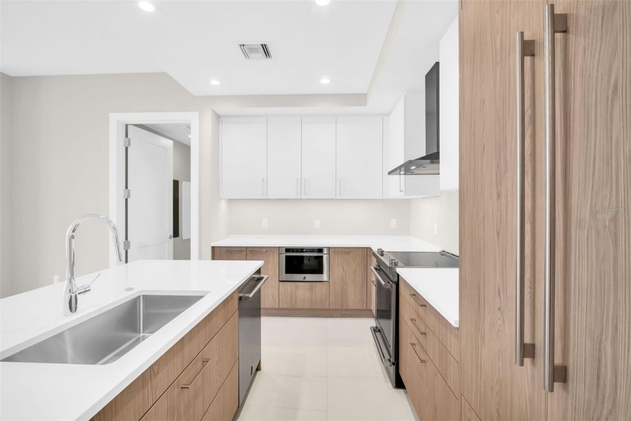 275 1st Avenue S, Unit 2708, Saint Petersburg, FL 33701 Photo