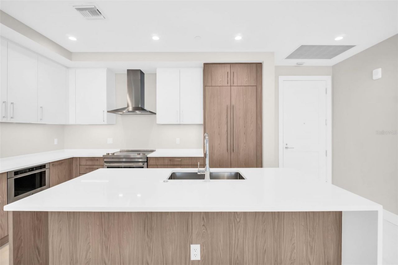 275 1st Avenue S, Unit 2708, Saint Petersburg, FL 33701 Photo