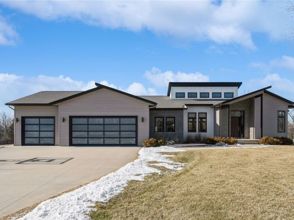 1350 Spring Ridge Ct NE, Swisher, IA 52338