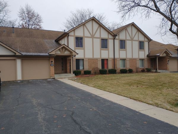 905 Surrey Drive, Unit 2B, Schaumburg, IL 60193