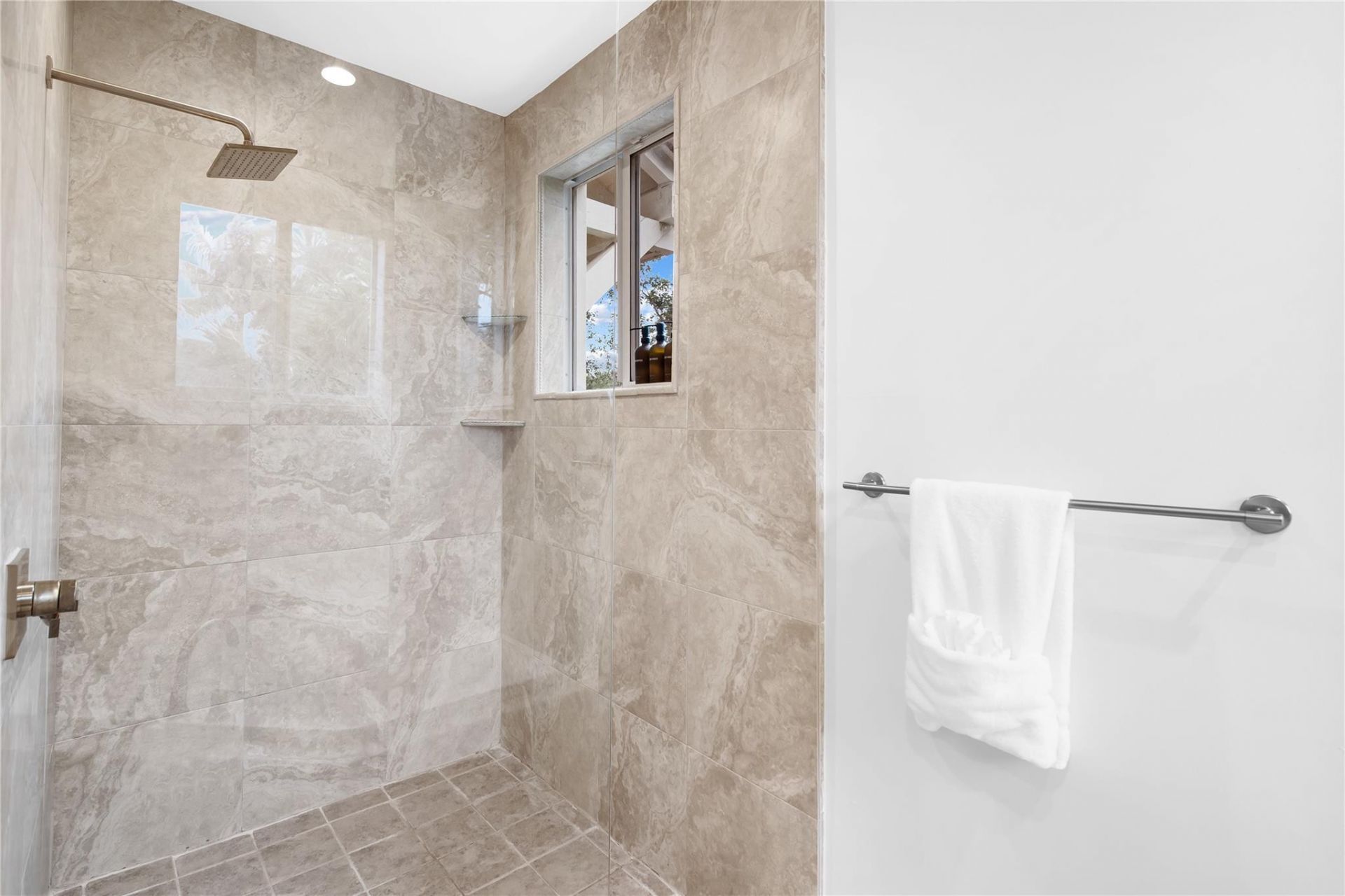 1703 NE 11th Street, Unit 1703, Fort Lauderdale, FL 33304 Photo