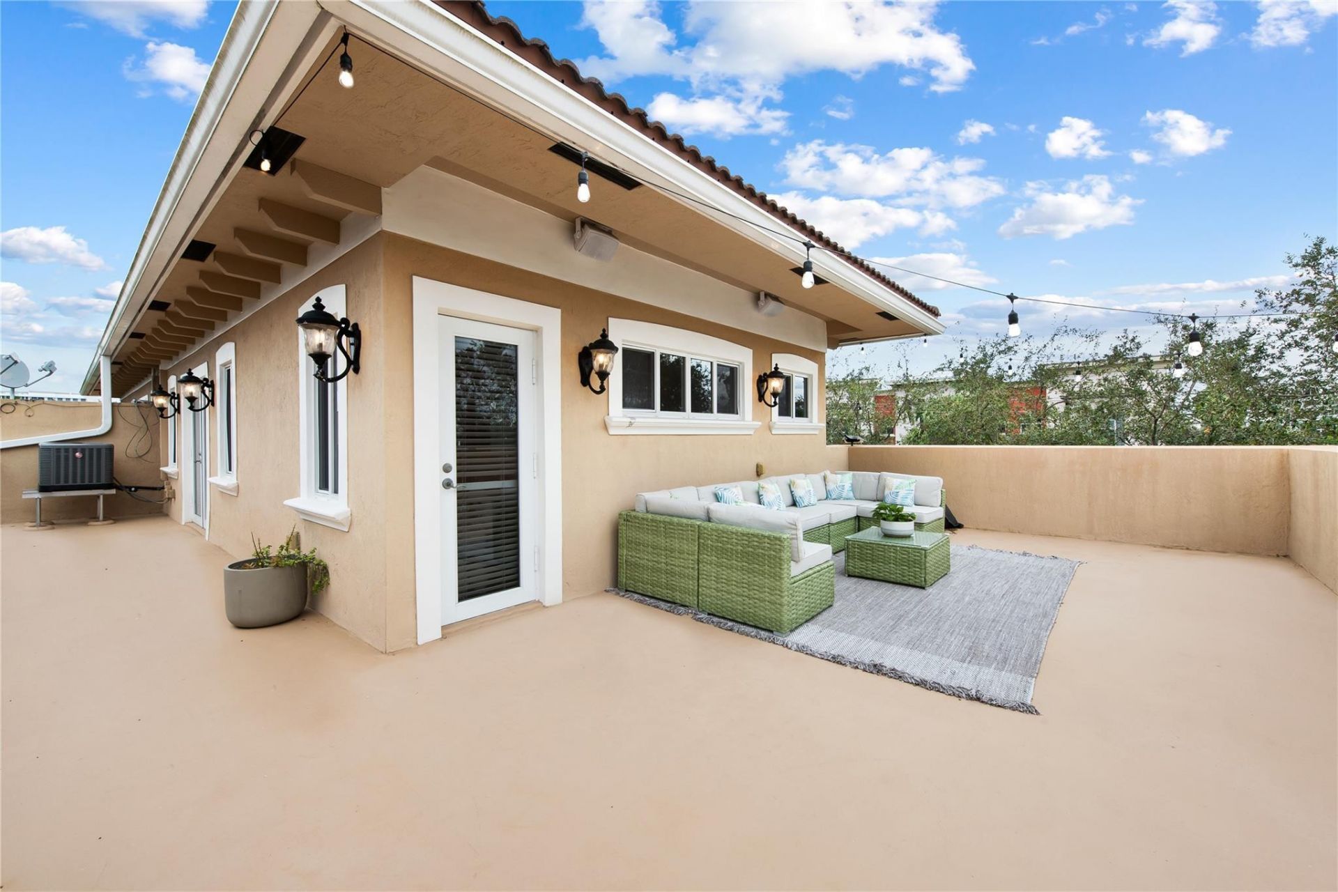 1703 NE 11th Street, Unit 1703, Fort Lauderdale, FL 33304 Photo