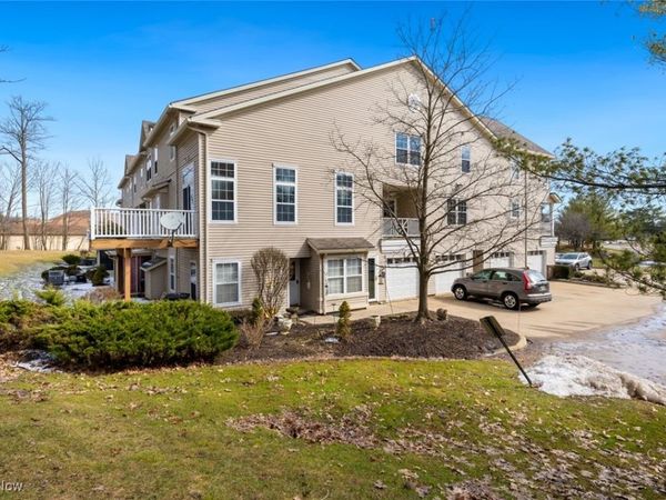 868 Tollis Parkway, Unit A-L, Broadview Heights, OH 44147