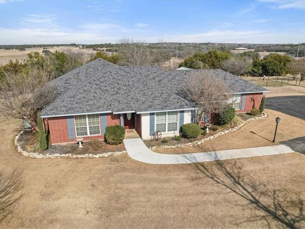 1917 Bentwater Parkway, Granbury, TX 76049