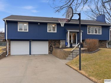 14210 Woolworth Circle, Omaha, NE 68144
