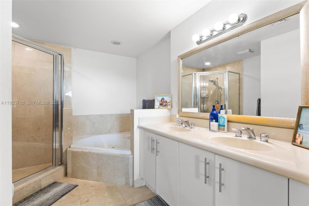 7910 Harbor Island Dr, Unit 402, North Bay Village, FL 33141 Photo