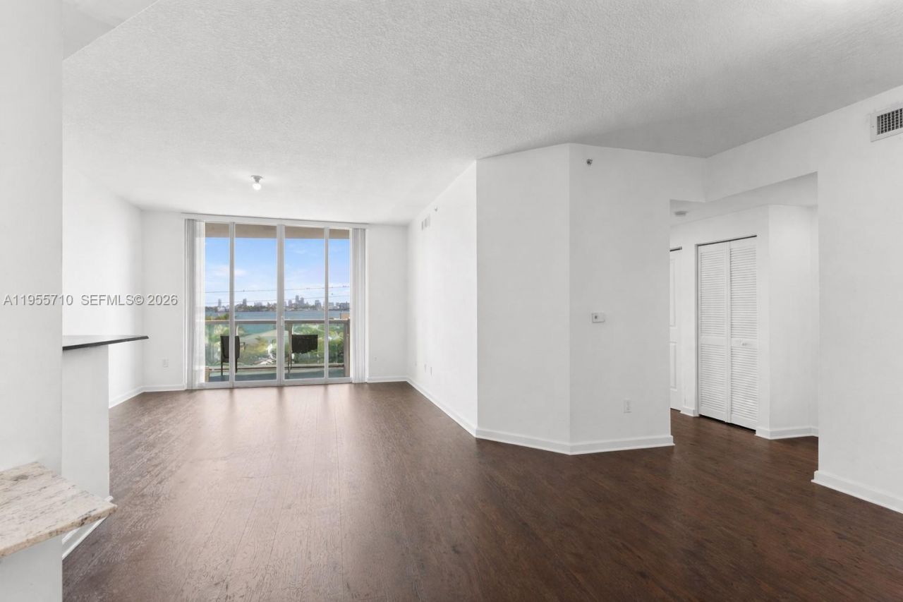 7910 Harbor Island Dr, Unit 402, North Bay Village, FL 33141 Photo