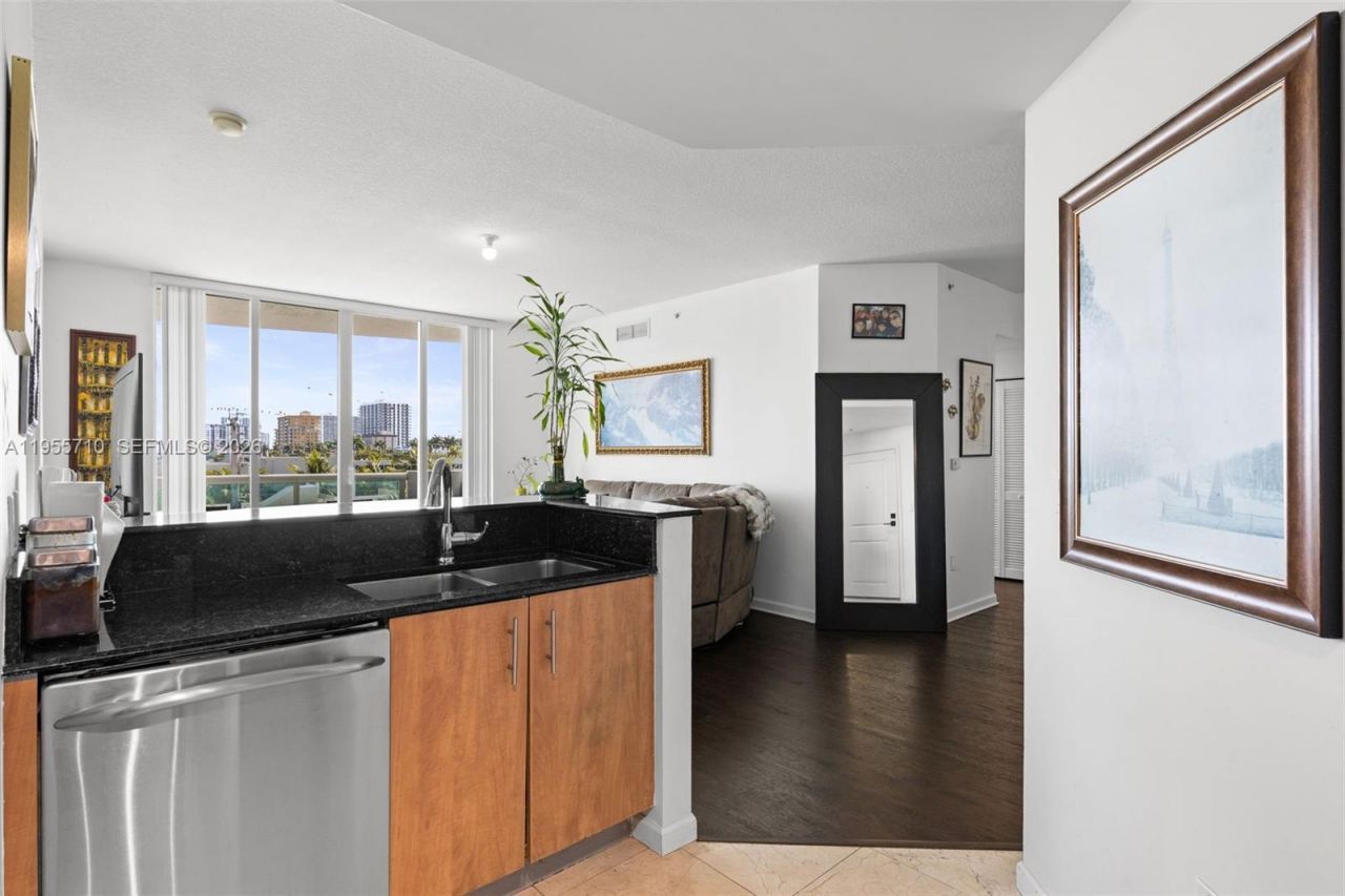 7910 Harbor Island Dr, Unit 402, North Bay Village, FL 33141 Photo