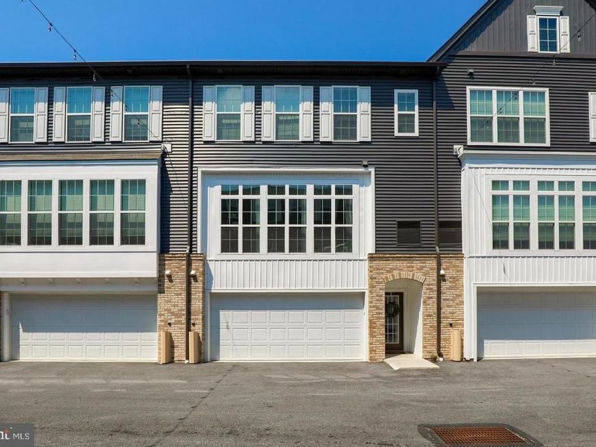 404 Mayer Place, Lancaster, PA 17601 Main Photo