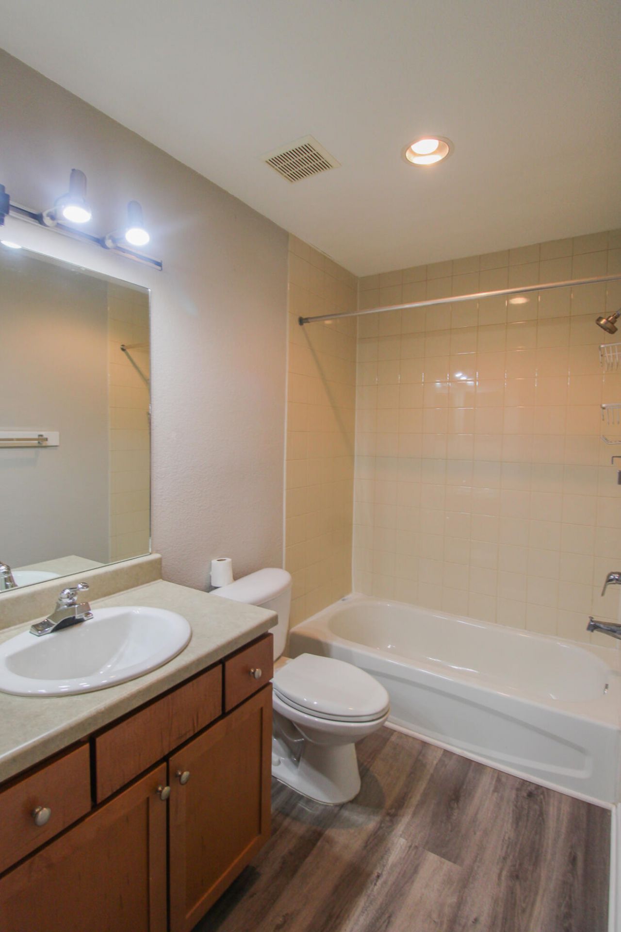 271 Alexandra Drive Photo 14