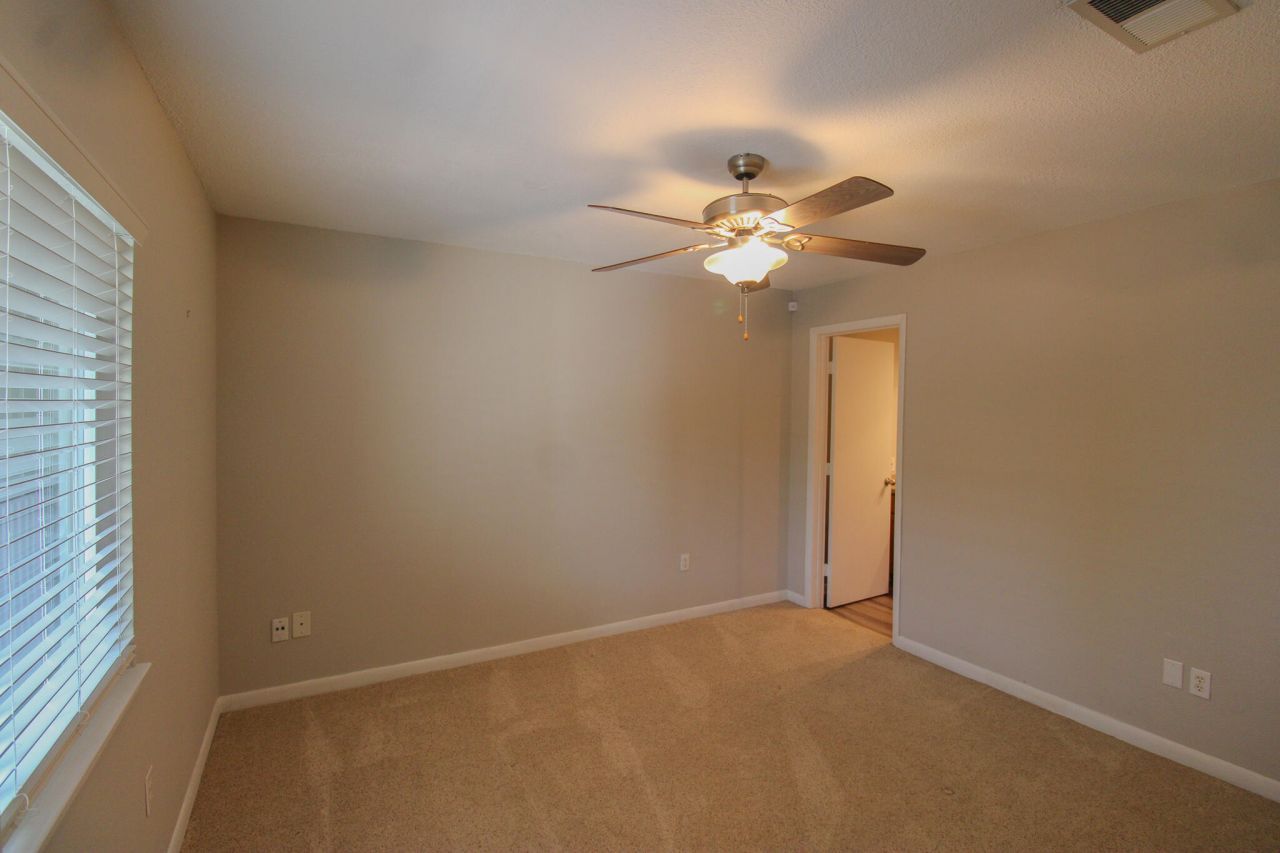 271 Alexandra Drive Photo 15