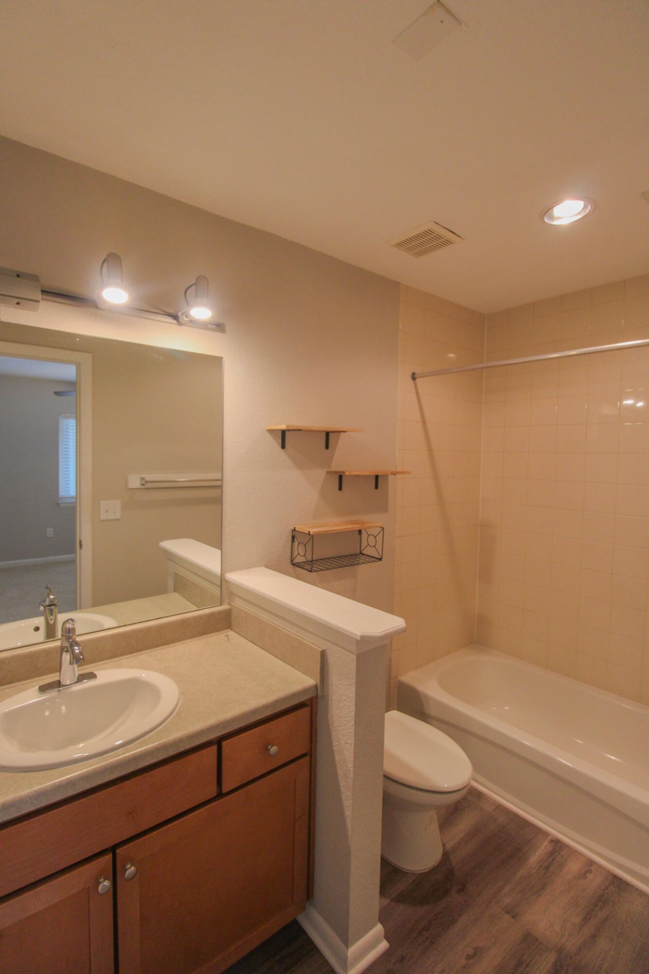 271 Alexandra Drive Photo 17