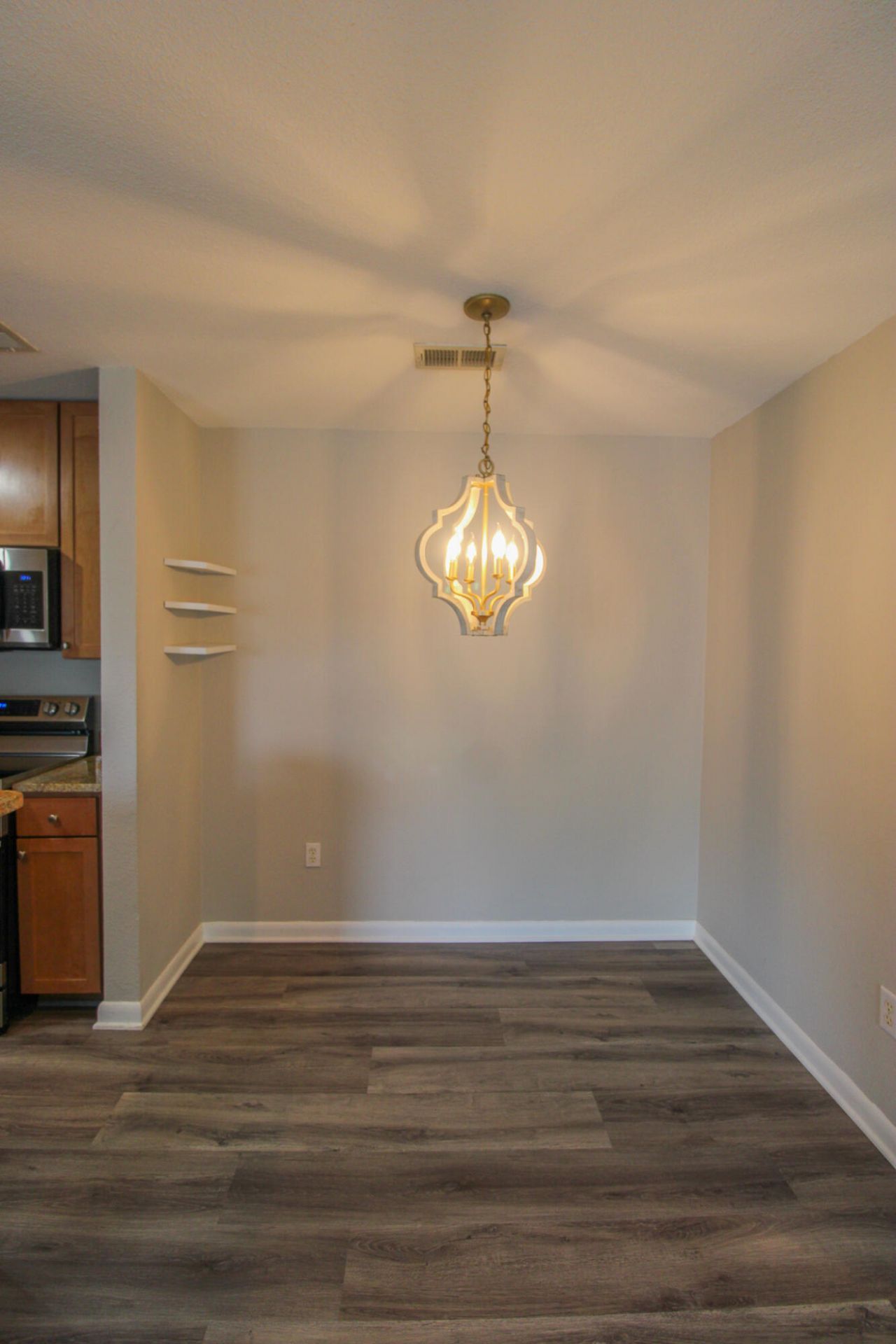 271 Alexandra Drive Photo 4