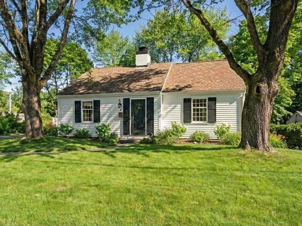 2 Woodbine Ln, Hingham, MA 02043