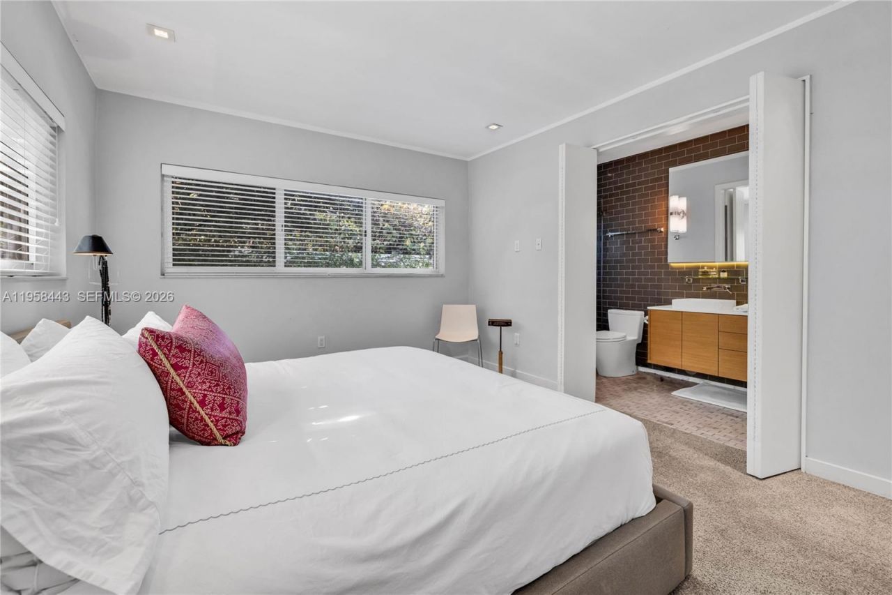 420 NE 87th St, El Portal, FL 33138 Photo