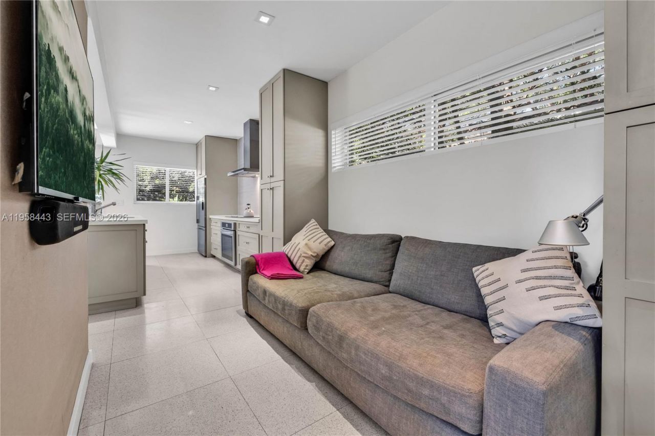 420 NE 87th St, El Portal, FL 33138 Photo