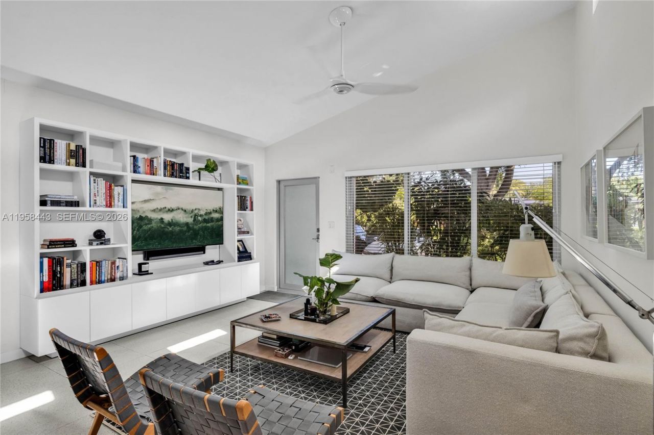 420 NE 87th St, El Portal, FL 33138 Photo