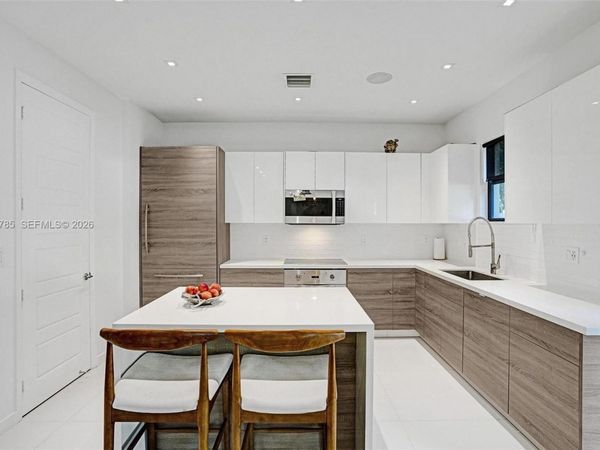 650 NE 193rd Ter, Unit 650, Miami, FL 33179