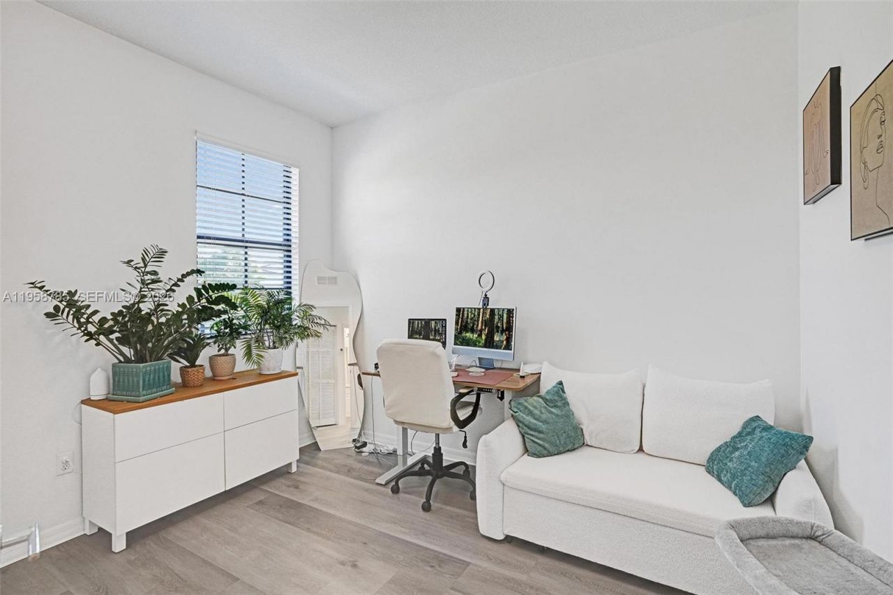 650 NE 193rd Ter, Unit 650, Miami, FL 33179 Photo