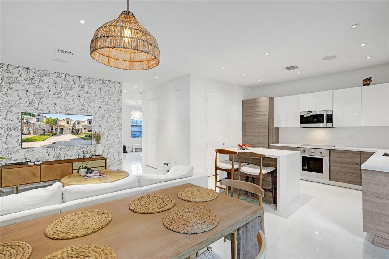 650 NE 193rd Ter, Unit 650, Miami, FL 33179 Photo