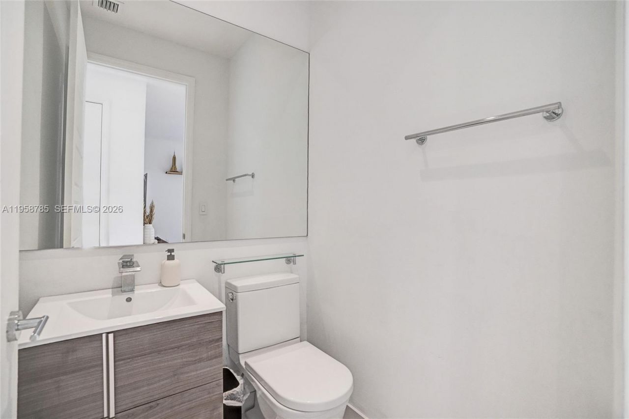 650 NE 193rd Ter, Unit 650, Miami, FL 33179 Photo