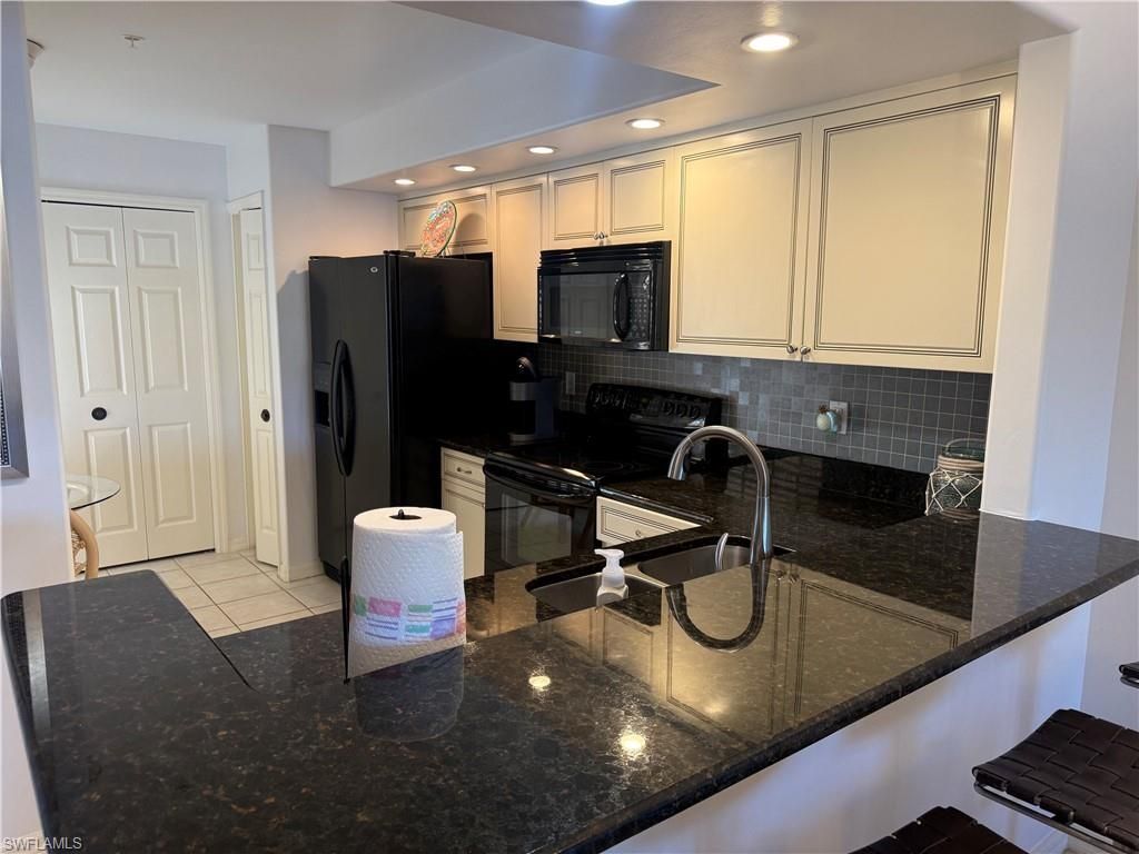 13070 Amberley Ct , Unit 902, Bonita Springs, FL 34135 Photo