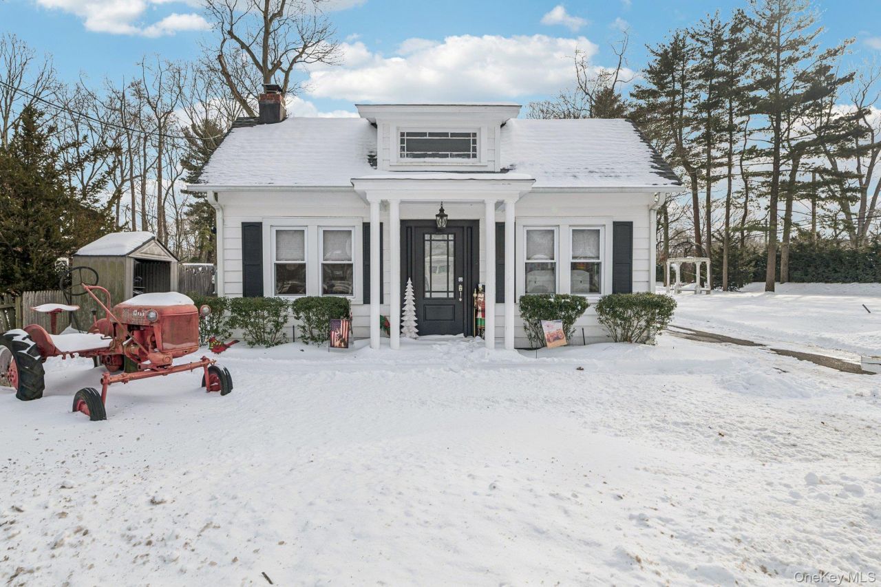 2 Oak Street, Smithtown, NY 11787 Main Photo