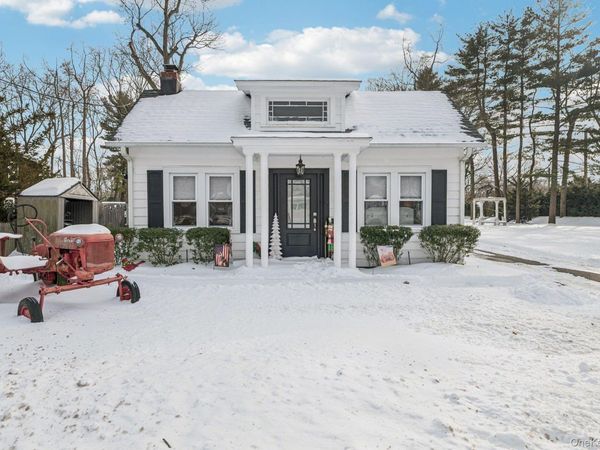 2 Oak Street, Smithtown, NY 11787