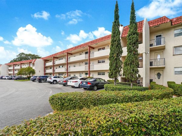 300 S Hollybrook Drive, Unit 302, Pembroke Pines, FL 33025
