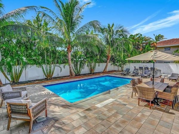 2740 NE 30th Pl, Fort Lauderdale, FL 33306