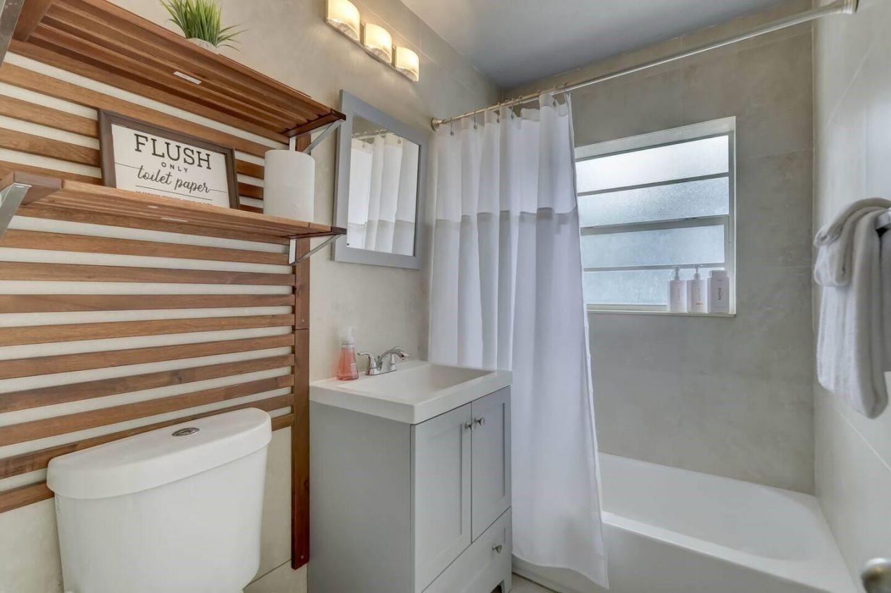 2740 NE 30th Place, Fort Lauderdale, FL 33306 Photo